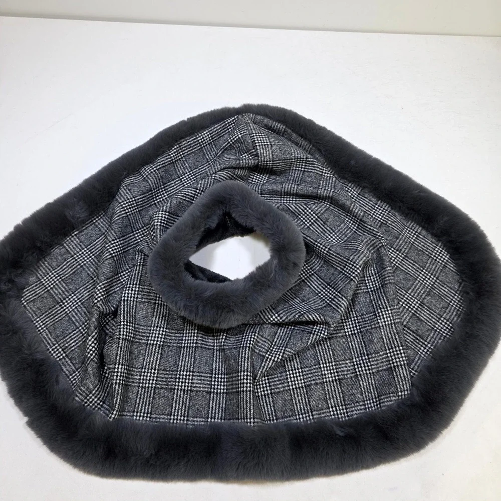 Plaid Poncho Wrap Womens One Size Gray Faux Fur Formal Trim Capelet Shrug Cozy